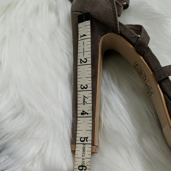 EUC ~ HEART'S Chunky Heel Platform Sandals - Picture 4 of 7